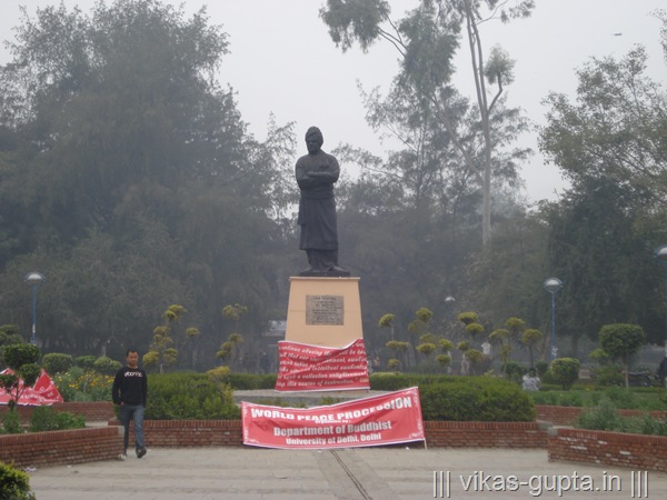 Delhi university photos, vivekananand stature